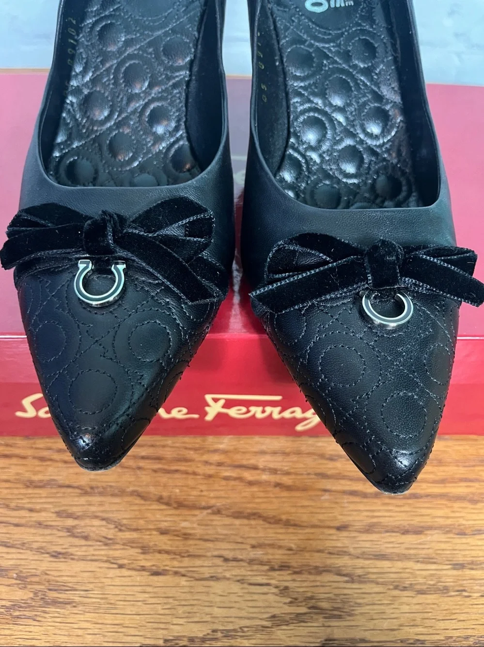 Salvatore Ferragamo Beverly Nero Napa Quilted Cap Gancini Charm Heels Sz 8.5 C